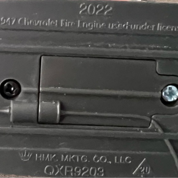 Hallmark 2022 NEW Christmas Ornament 1947 Chevrolet #20 in Fire Brigade Series - Picture 9 of 11